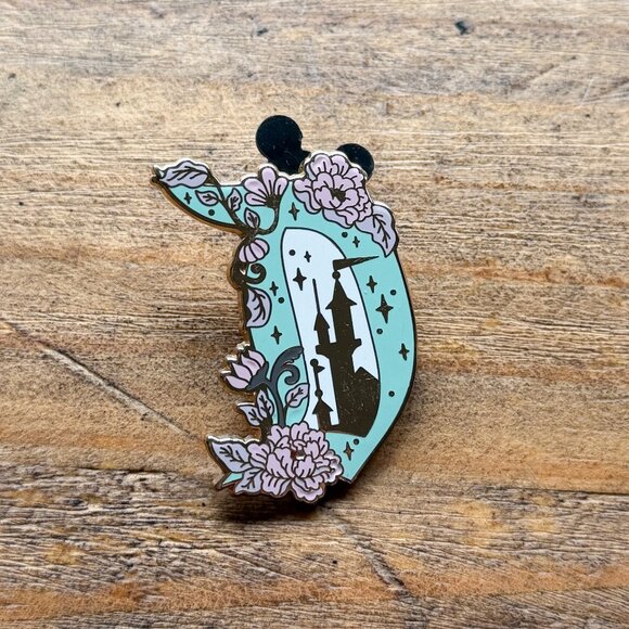 Disneyland Resort - Floral D - Disneyland Sign Collectible Pin - Picture 1 of 4